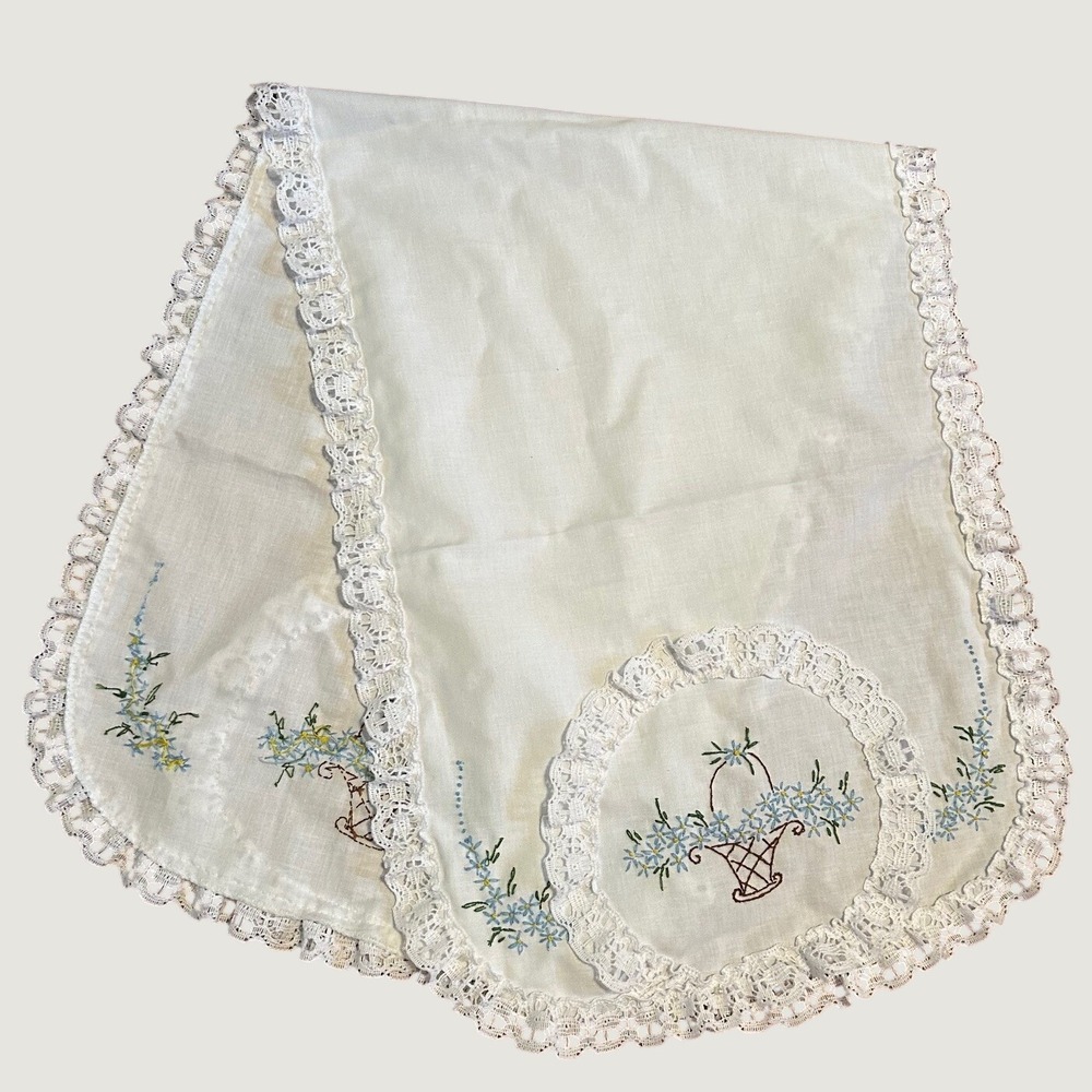 VTG Embroidered Flower Basket Lace Trim White Cotton Table Runner Cottagecore